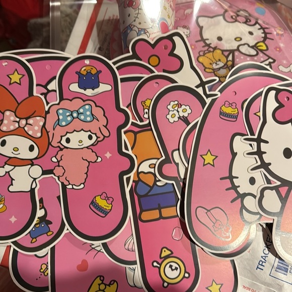 Hello Kitty 47 Piece Pink and White Party Tableware Set - Picture 12 of 13